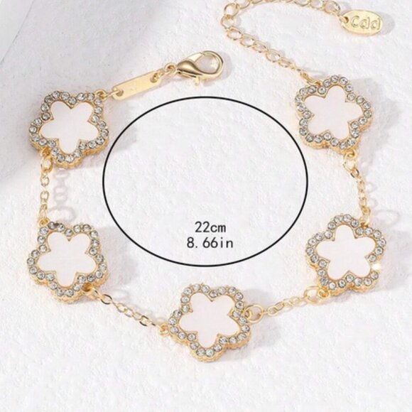 Elegant  Five-Leaf Clover Cubic Zirconia bracelet - Picture 3 of 4